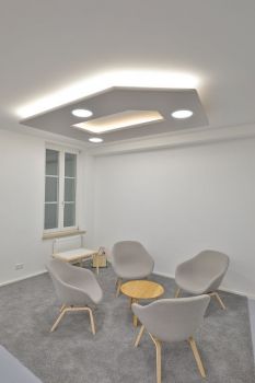Licht-Installation HNO-Zentrum Wartezimmer
